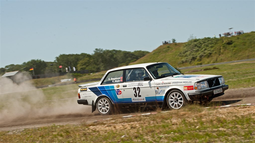 Kurt Mejer og Steen Bøgelund fører den historiske klasse over 2.000 ccm inden 6. afdeling om Danmarksmesterskabet
(Foto: rallypics.dk / Viggo Johansen)